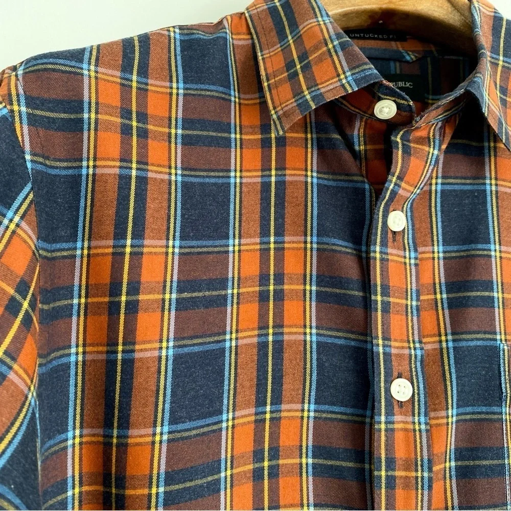 Banana Republic Untucked Fit Plaid Shirt Size Large